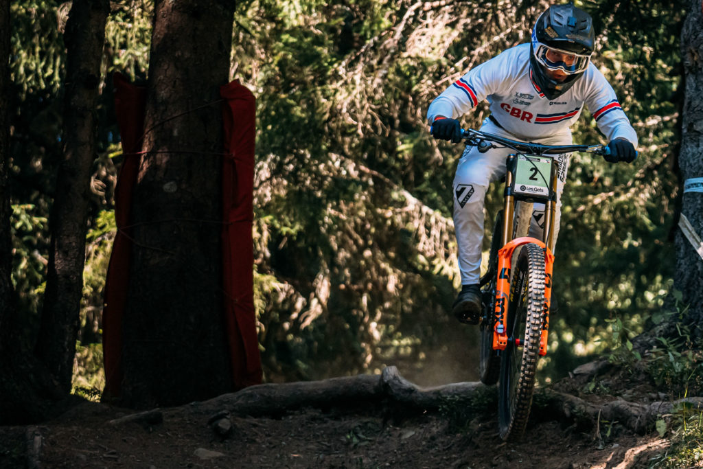 Worlds 2022 | DH Juniors : Hastings et Williams s'habillent en arc-en-ciel