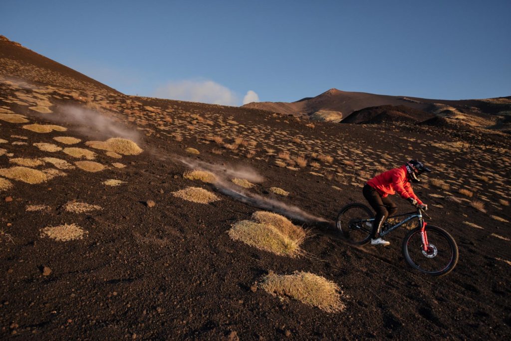 Mondraker - Pourquoi grimper au sommet d'un volcan ?