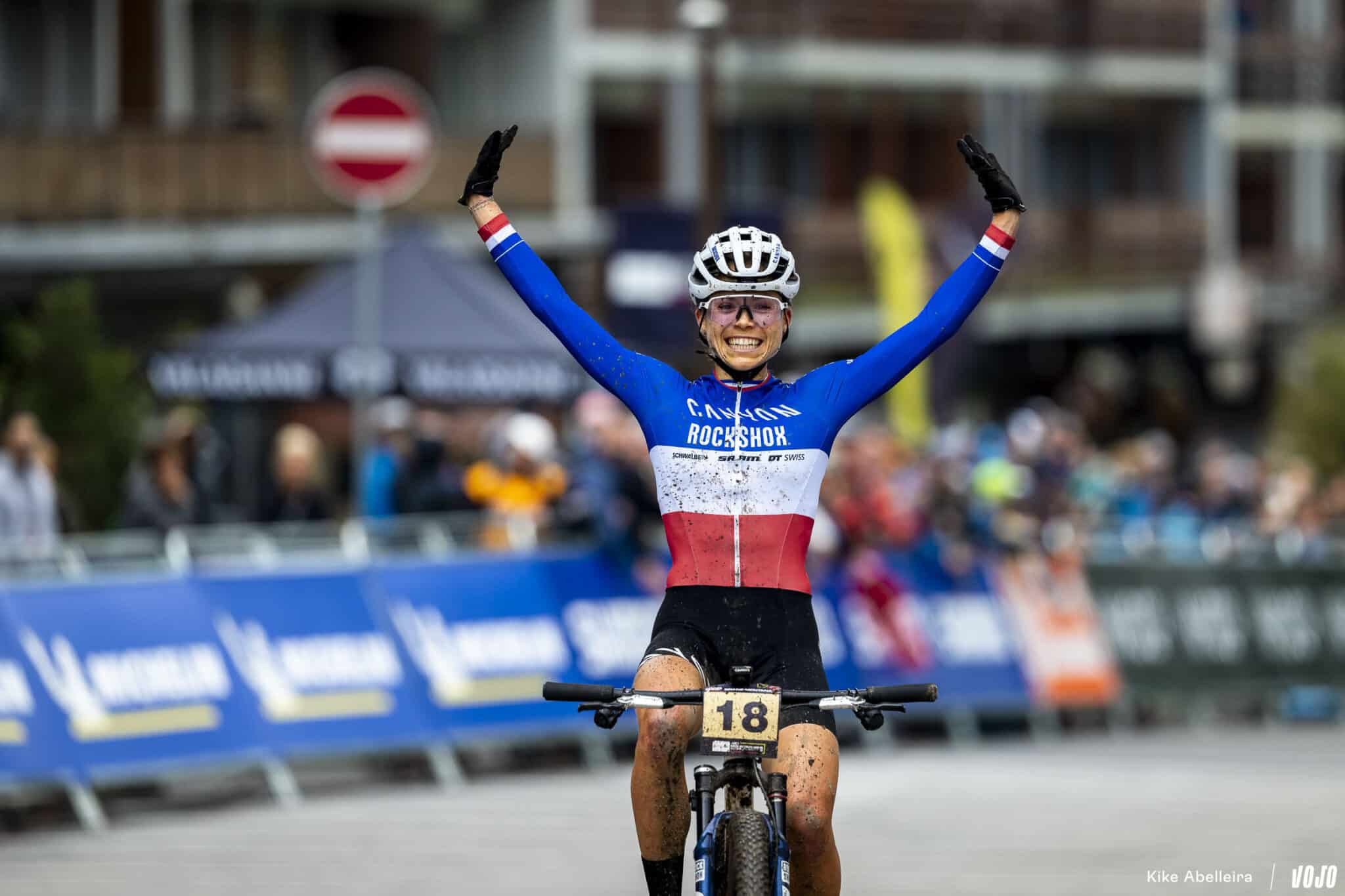 World Cup MTB Crans-Montana 2024 | XCO vrouwen: de triomfantelijke terugkeer van Loana Lecomte