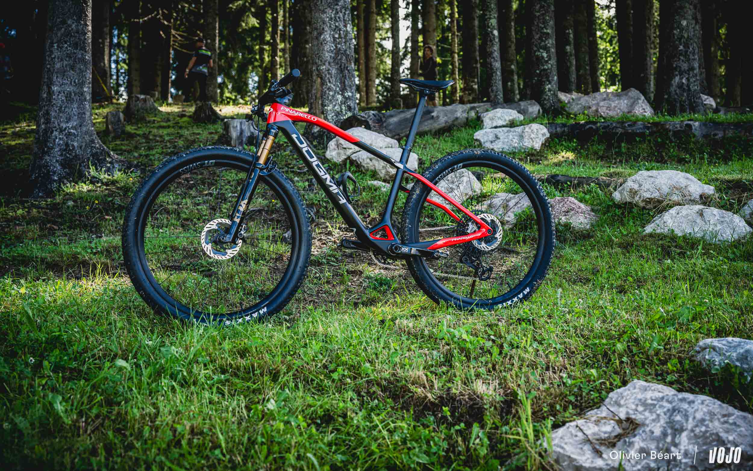 https://www.vojomag.nl/app/uploads/2024/07/Pinarello Dogma XC Hardtail test essai avis - Copyright Olivier Beart Pressesports Vojo Magazine 10.jpg