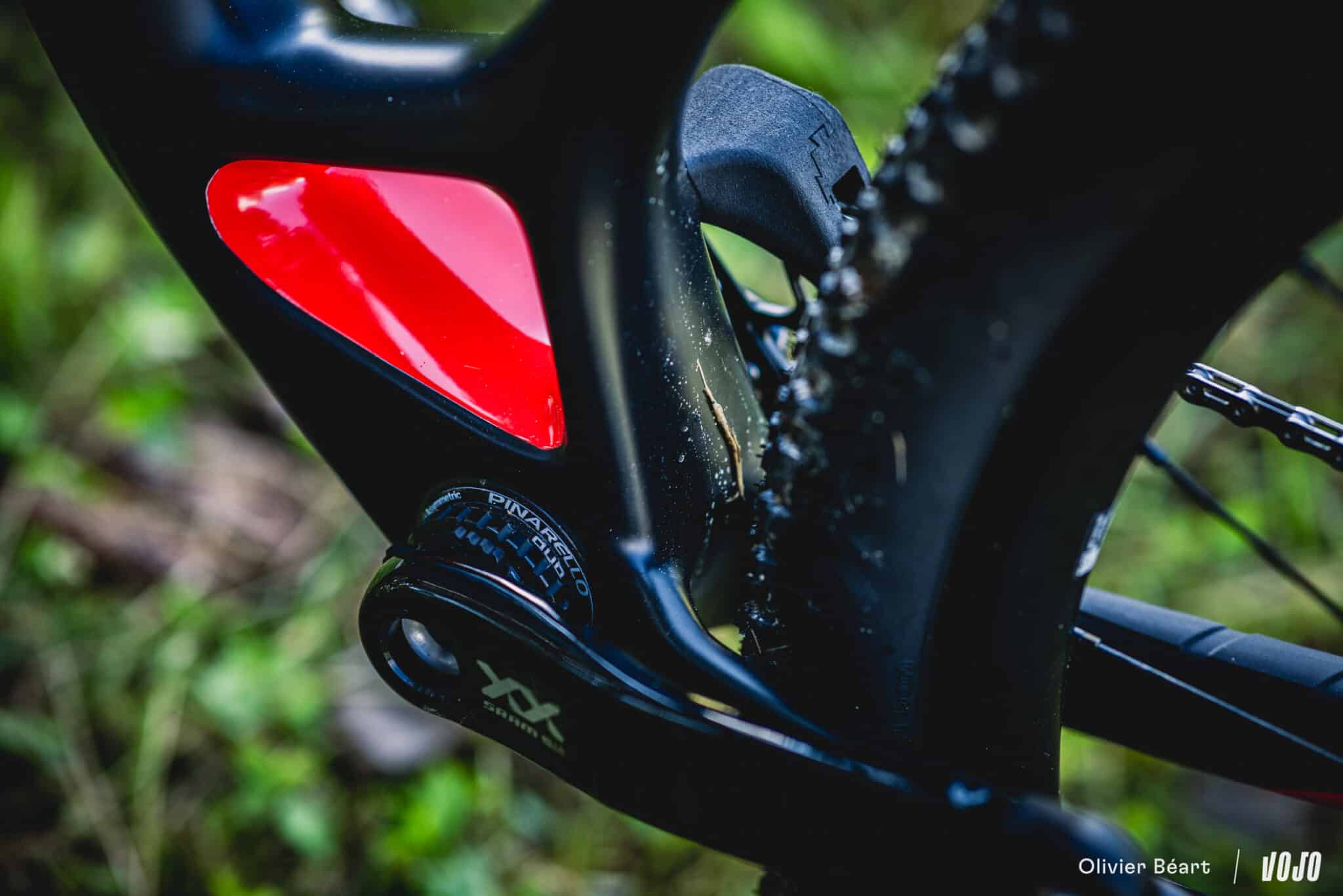 https://www.vojomag.nl/app/uploads/2024/07/Pinarello Dogma XC Hardtail test essai avis - Copyright Olivier Beart Vojo Magazine 23 2048x1366.jpg