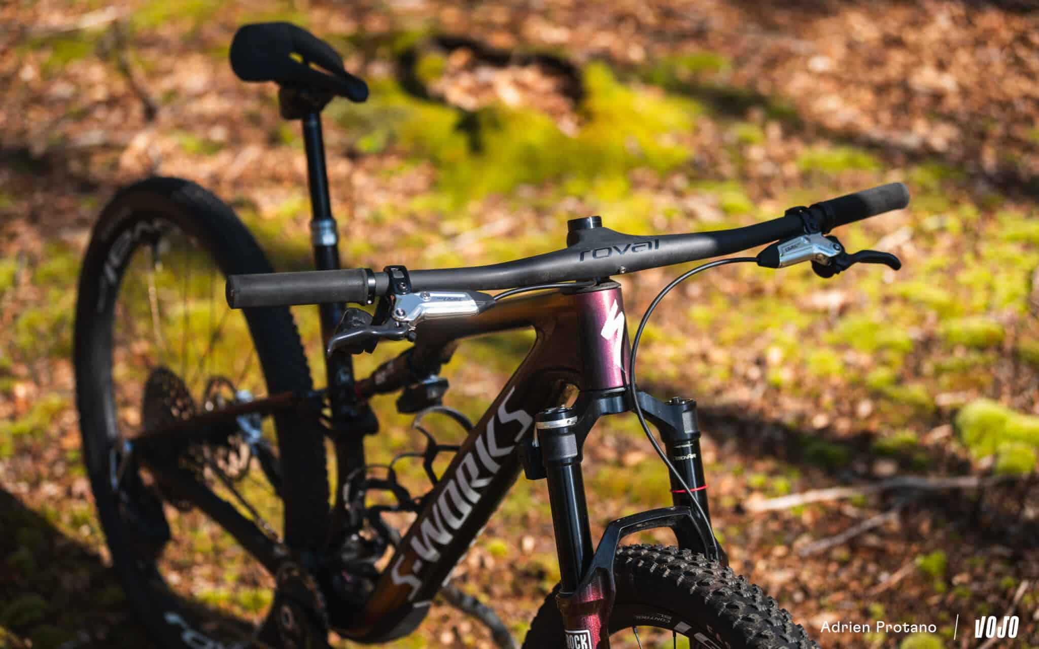 https://www.vojomag.nl/app/uploads/2024/07/Specialized Epic 2024 WC 8 Evo Comparatif Test Vojo A.Protano 1 42 2048x1280.jpg