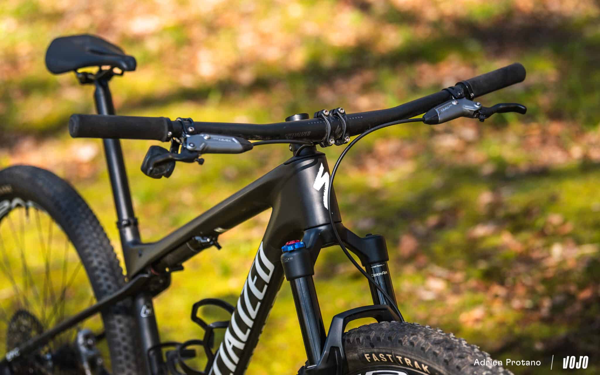 https://www.vojomag.nl/app/uploads/2024/07/Specialized Epic 2024 WC 8 Evo Comparatif Test Vojo A.Protano 1 42 2048x1280.jpg