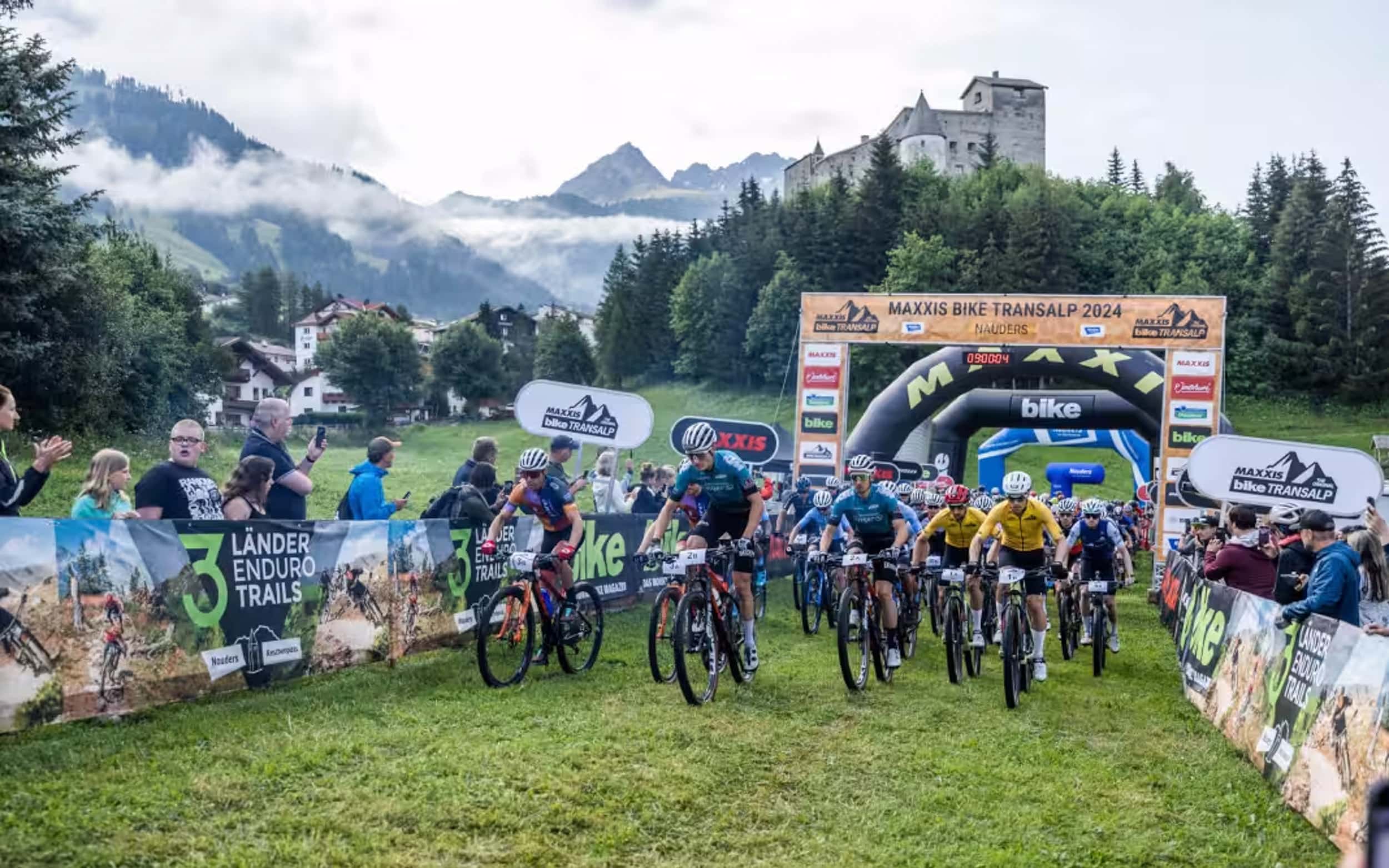 Frans Claes rijdt naar podium in de Bike Transalp 2024