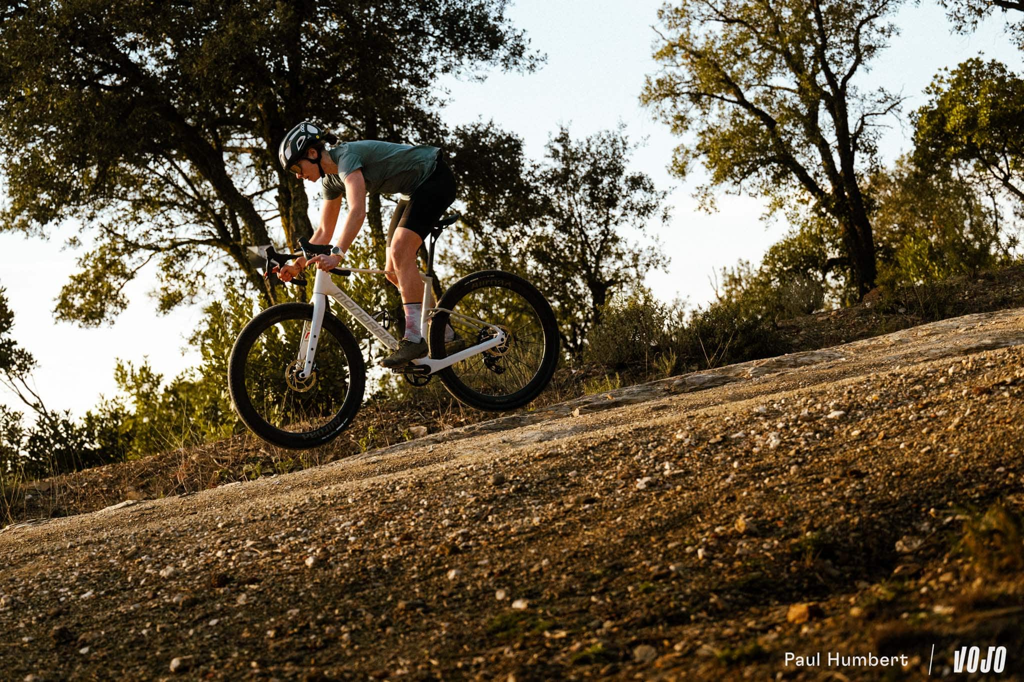 https://www.vojomag.nl/app/uploads/2025/02/gravel test mondraker arid 2025 vojo paul humbert 6.jpg